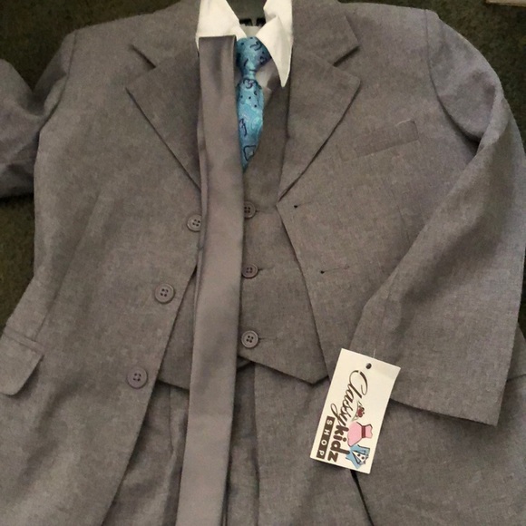 Boys 4piece gray suit new with tags size 5 - Picture 1 of 4